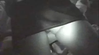 لغزنده ورزش ها سواری دیک معکوس و چهره به چهره بر روی نیمکت سکس کارتونی کوتاه
