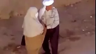 سبزه شیطان فيلم كوتاه سكسى پوشیدن چکمه های زانو بالا گسترش می یابد باسن خود را به افشای سوراخ مقعد