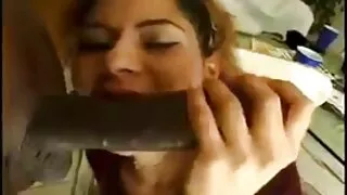 دیوانه داغ فیلم سکس کوتاه عاشقانه اندر چکاوک بورسی است که توسط نابرادری در حمام