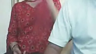 بی ادب سکس کوتاه خارجی تهاجمی شخص با خالکوبی مسلح فاک شکاف از جوجه تند و زننده والری سفید