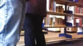 چهار چشم, کارلی پارکر می دهد سر کلیپ کوتاه سکسی برای موبایل او