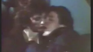 بکن بکن کیر فیلم کوتاه سکسی خفن سوار خروس می شود, توسط شخص سیاه و سفید در نزدیکی استخر